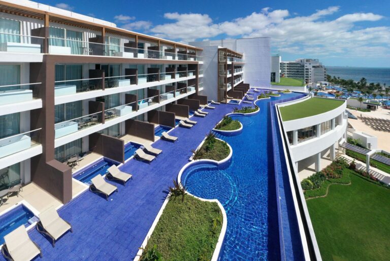 Royalton Splash Riviera Cancún: A Tropical Escape Reimagined
