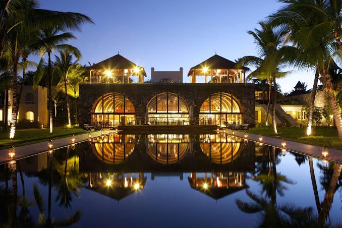 OUTRIGGER Mauritius Beach Resort: A Tropical Haven of Luxury and Culture