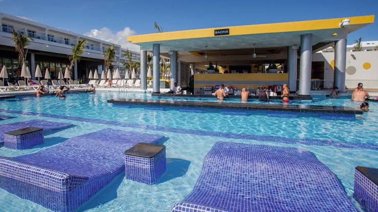 A Deep Dive into the Service at Hotel Riu Republica